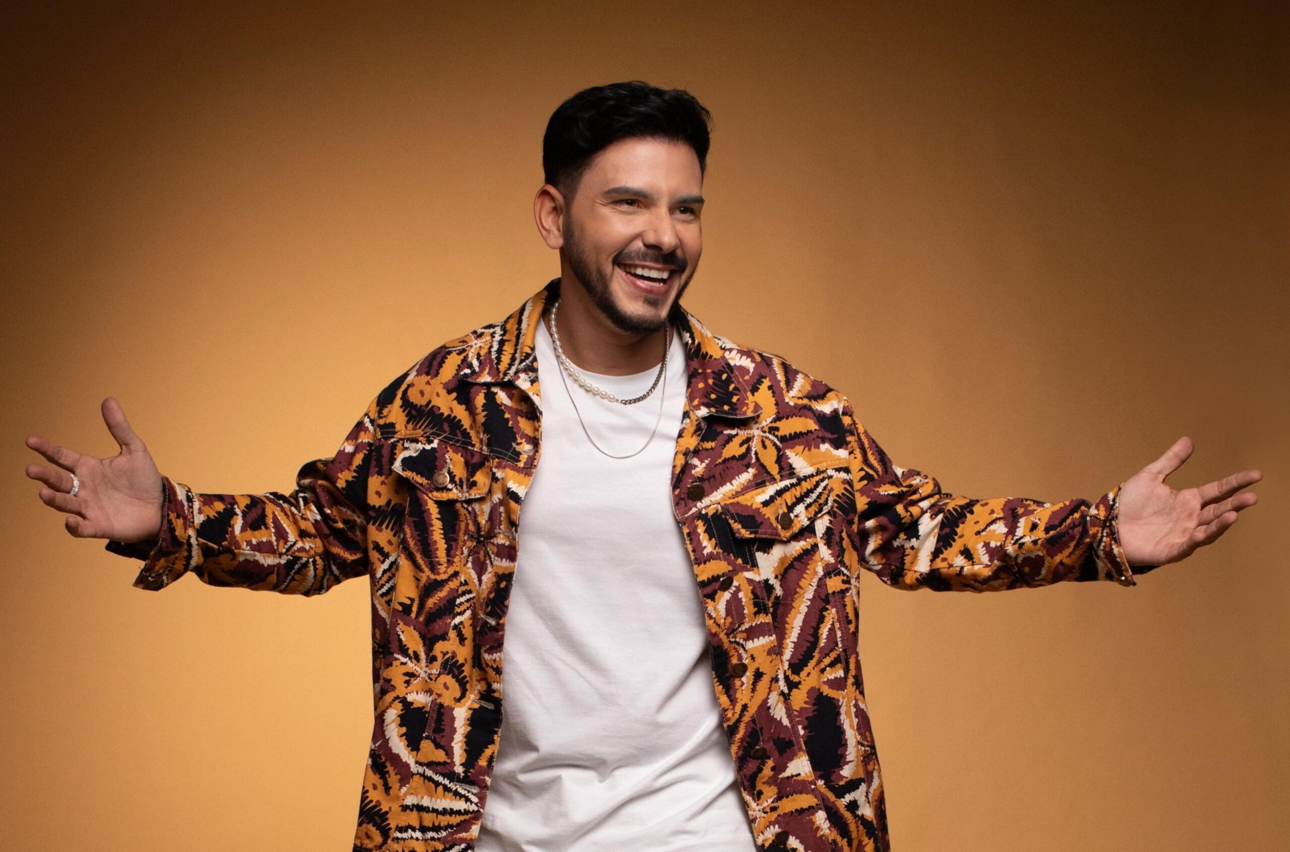 Igor Serravalle lança single autoral “Tudo Colorido”